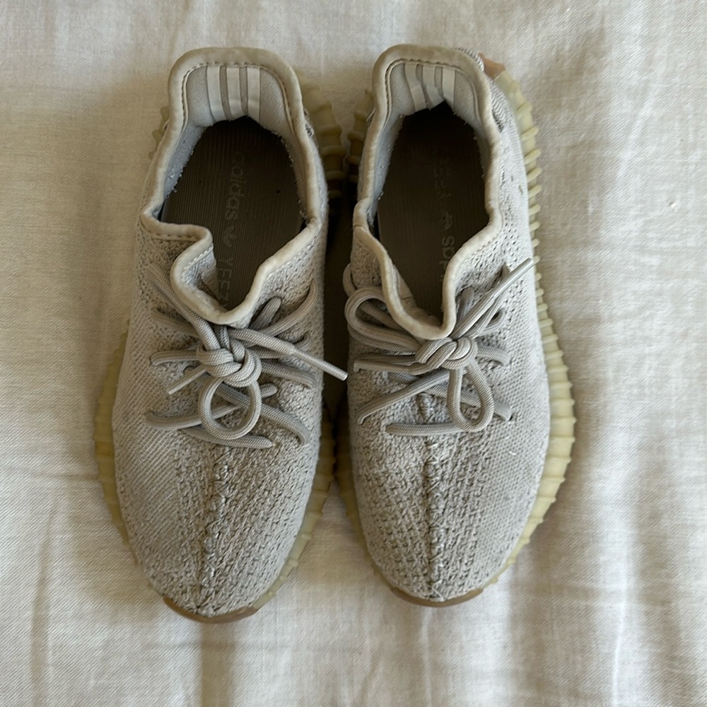 Used Yeezy 350 Sesame. Men’s size 5.